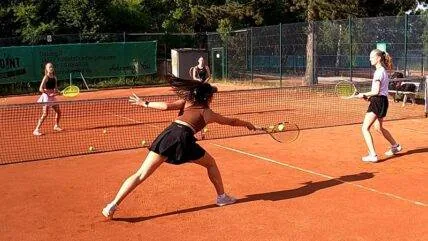 Tennisgruppe bei einer Uebung